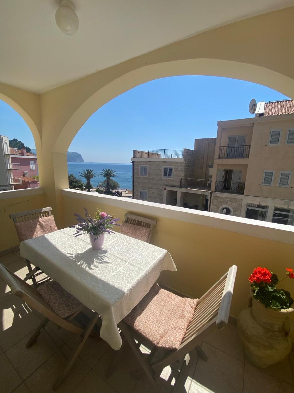 Miomir Perazic Apartments Petrovac المظهر الخارجي الصورة